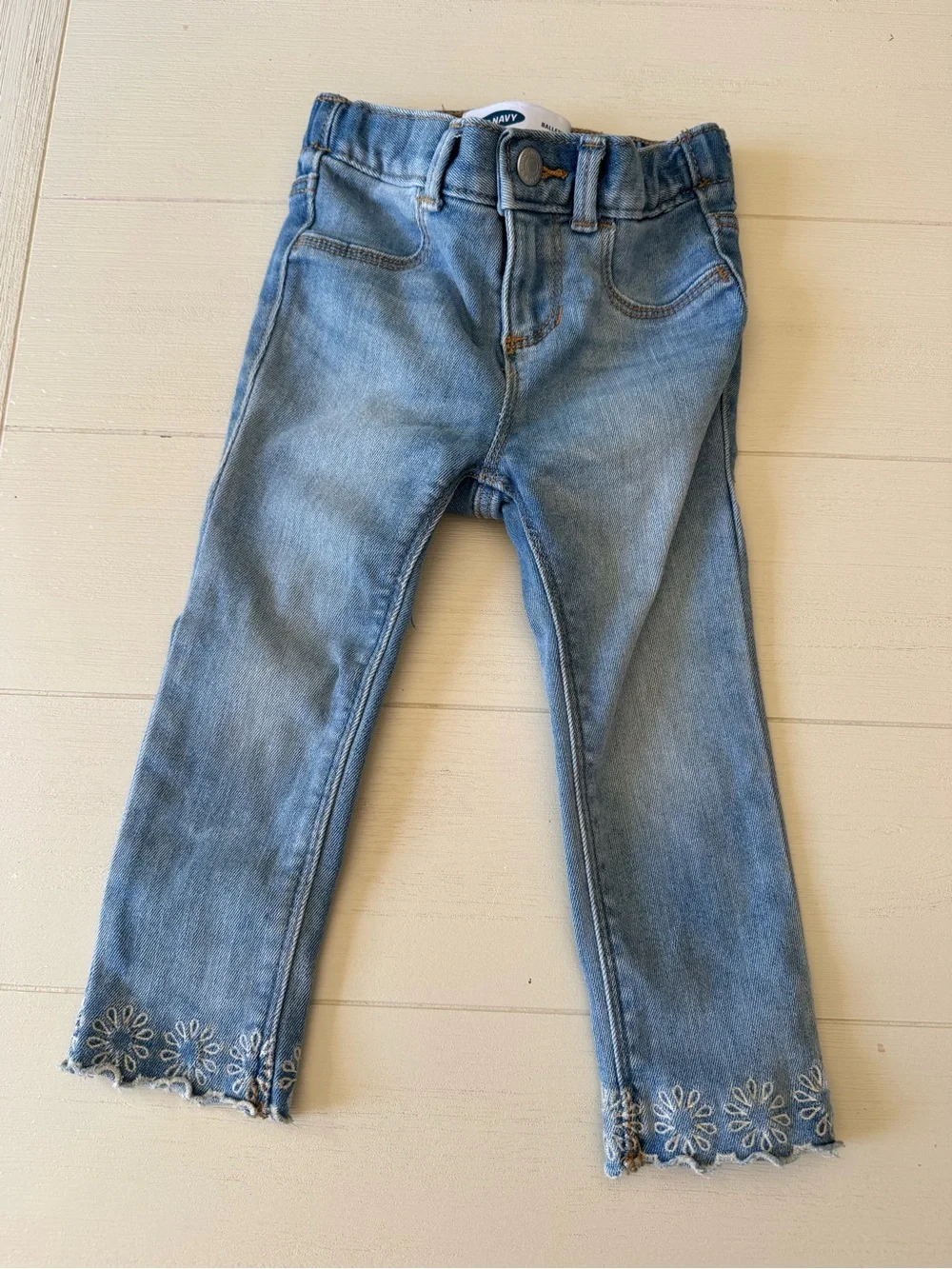 Old Navy 2T Skinny Jeans – Eyelet Hem – Excellent Condition